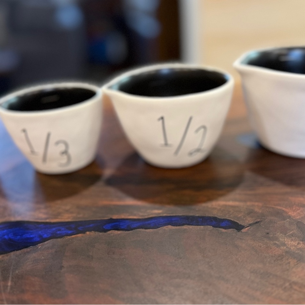 New! Rae Dunn Measuring cups - Picture 4 of 9